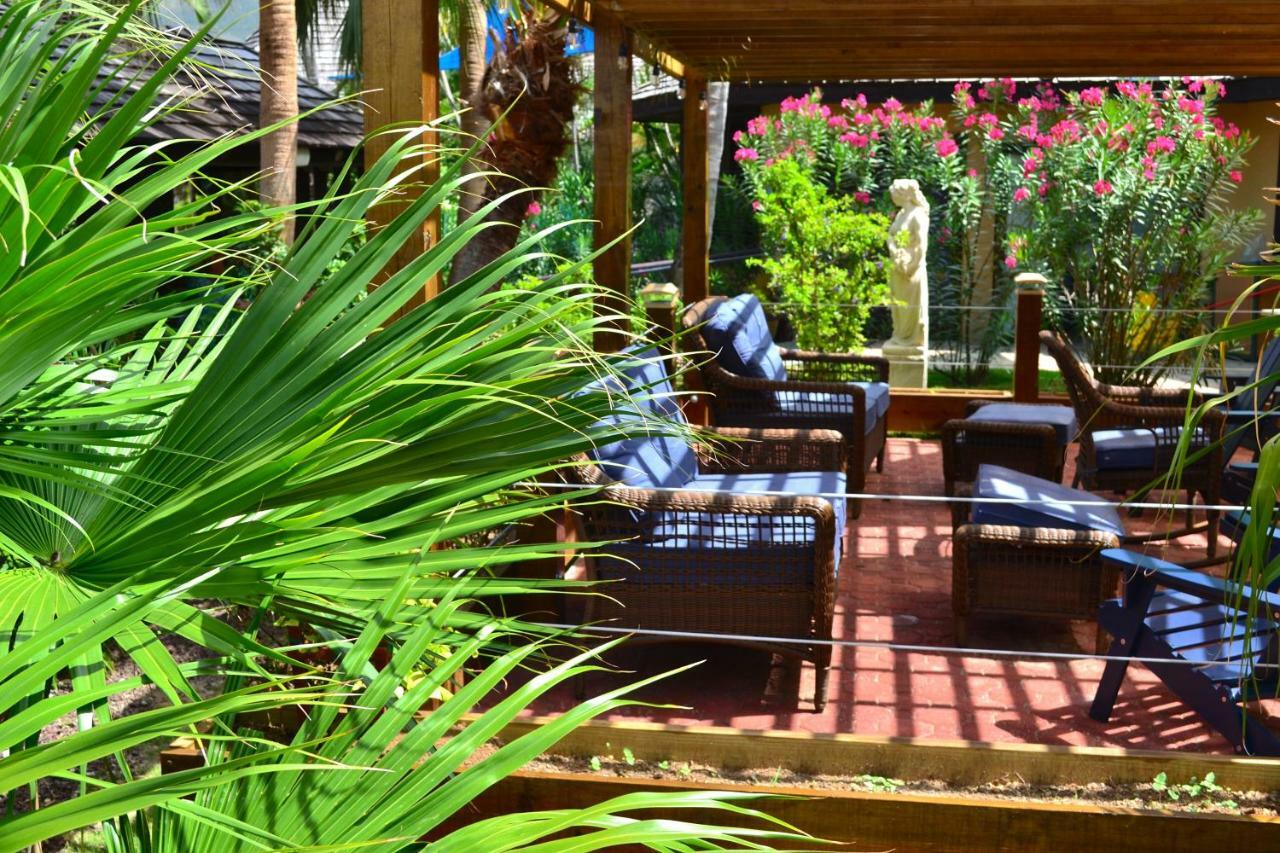 Emerald Beach Resort Altona Esterno foto